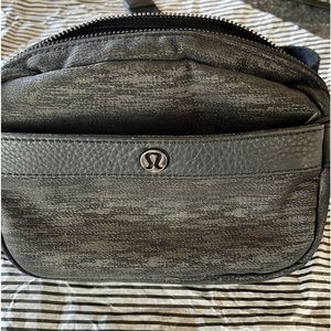EUC Lululemon belt/crossbody bag